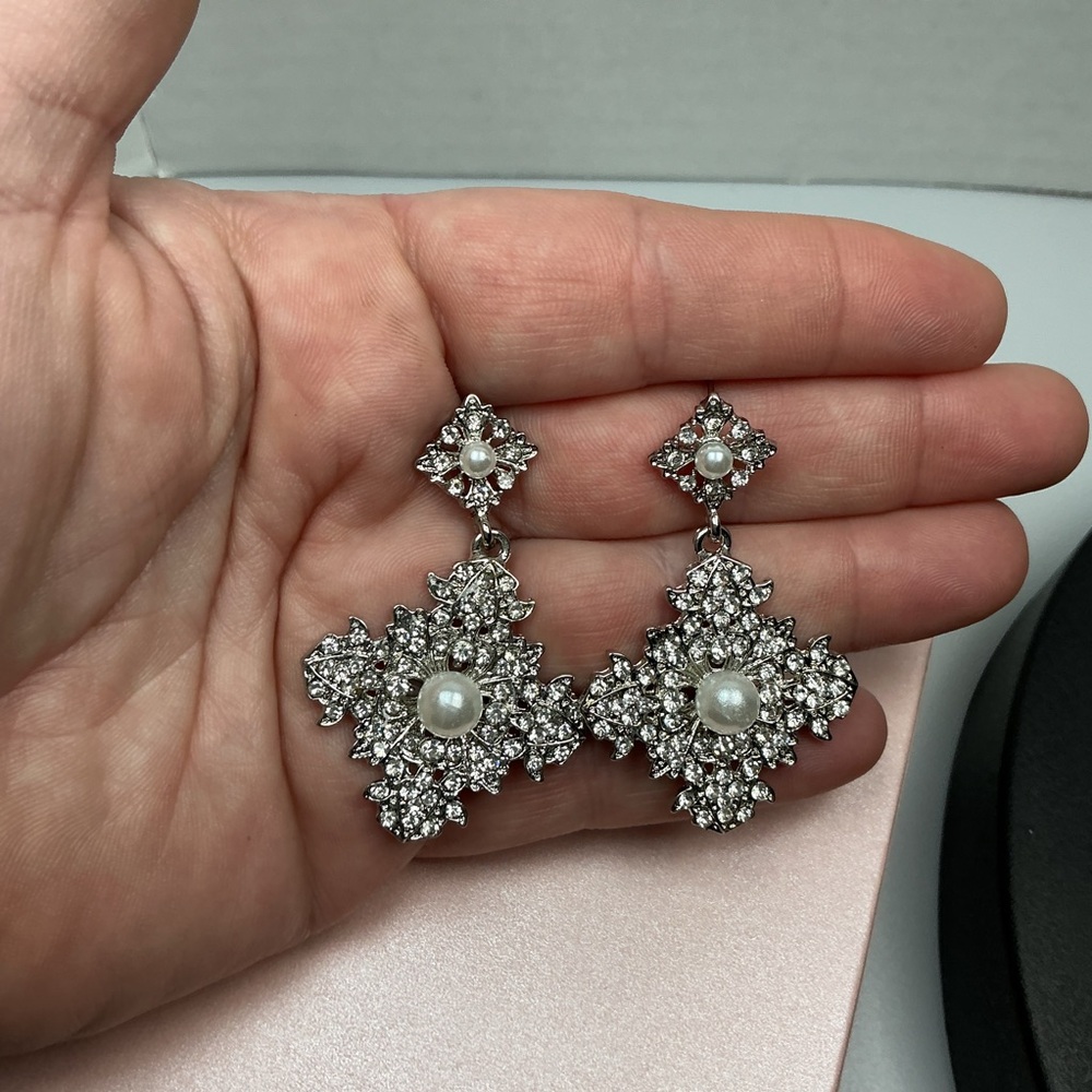 ⚜️Antique Style  Elegant Ornate Crystal Pearl  Chandelier Drop Earrings